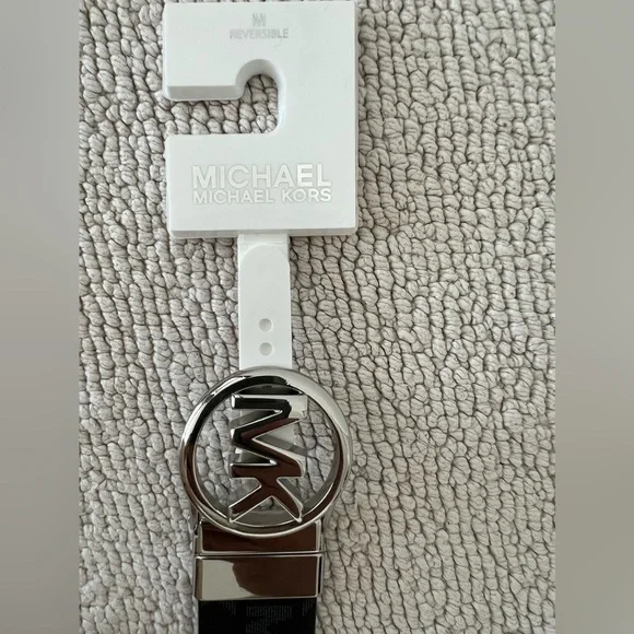 MICHAEL Michael Kors Women’s Reversible Belt | Color: Black and Gray | Size: M - Picture 4 of 12